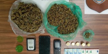 Σύλληψη δύο ατόμων για ναρκωτικά από στελέχη του Γραφείου Δίωξης Ναρκωτικών του Κεντρικού Λιμεναρχείου Καβάλας