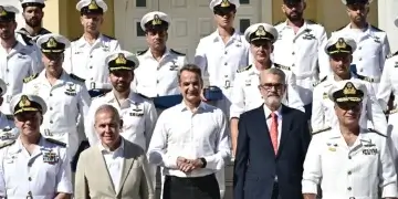 Καταδυτικά ρολόγια από το Ίδρυμα Λασκαρίδη στα στελέχη της Διοίκησης Υποβρυχίων Καταστροφών – Μητσοτάκης: H κυβέρνηση στηρίζει τις Ένοπλες Δυνάμεις