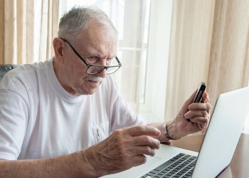 Γράφει ο Δημήτρης Σαϊτάκης Τεχνολογία και Τρίτη Ηλικία: Ευλογία ή Πρόσκομμα;