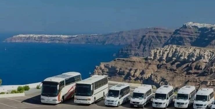 Σαντορίνη: Ακυρώσεις στις προσεγγίσεις κρουαζιερόπλοιων λόγω αποχής εργασίας των τουριστικών λεωφορείων