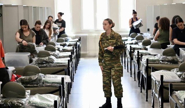 Εθελόντριες στο χακί: Οι πρώτες 72 γυναίκες παρουσιάστηκαν στον Στρατό Ξηράς – Αγχωμένες, συγκινημένες αλλά έτοιμες
