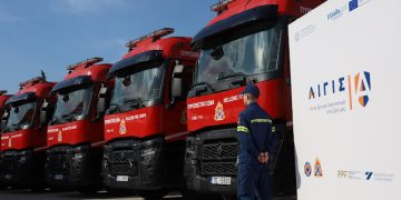 Παραλαβή 10 νέων τρακτόρων με επικαθήμενα ημιρυμουλκούμενα στο Πυροσβεστικό Σώμα