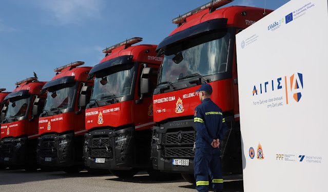 Παραλαβή 10 νέων τρακτόρων με επικαθήμενα ημιρυμουλκούμενα στο Πυροσβεστικό Σώμα