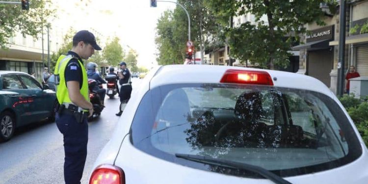 Νέος ΚΟΚ: 100 ευρώ πρόστιμο σε κάθε επιβάτη που δεν φορά ζώνη
