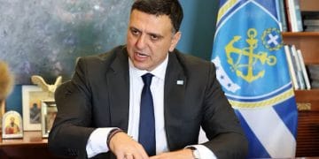 Ο Βασίλης Κικίλιας συνεχάρη το Λιμενικό για τη μείωση των μεταναστευτικών ροών