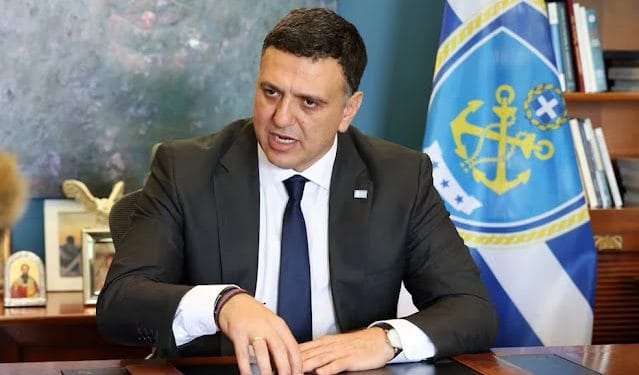 Ο Βασίλης Κικίλιας συνεχάρη το Λιμενικό για τη μείωση των μεταναστευτικών ροών